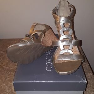 Covington ladies gold sandal size 10